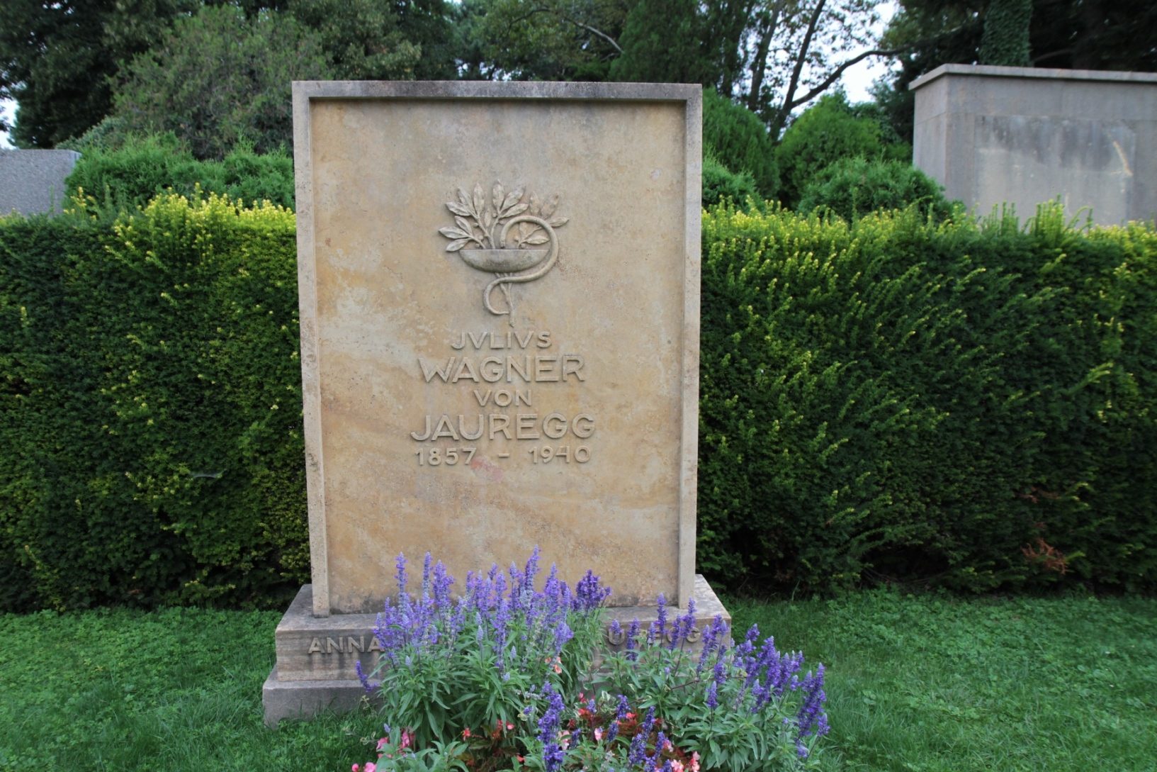 Julius%20Wagner-Jauregg%27s%20tomb%2C%20Vienna%20-%2003.JPG